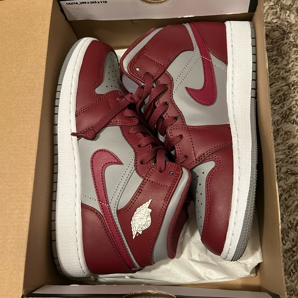 Nike Air Jordan 1 Mid Cherrywood Red/white size 5.5Y